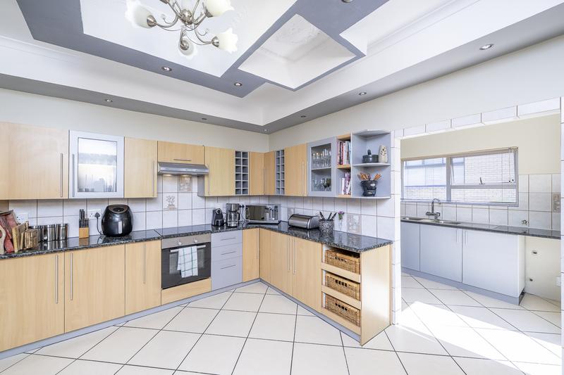 To Let 6 Bedroom Property for Rent in Kleinbron Estate Western Cape